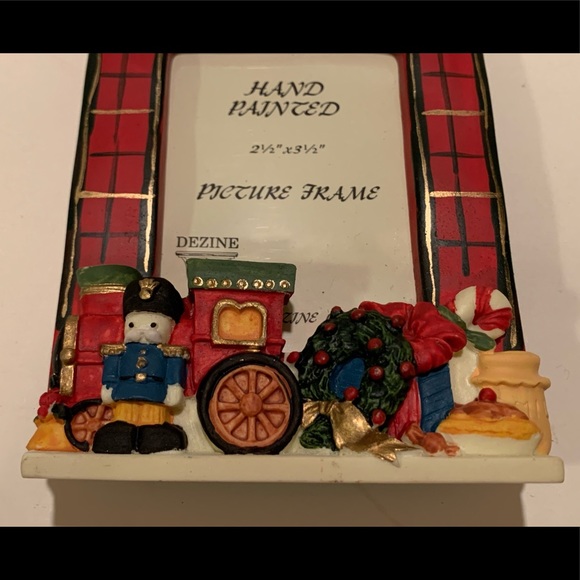 DEZINE CHRISTMAS THEMED PICTURE FRAME. - Picture 2 of 7